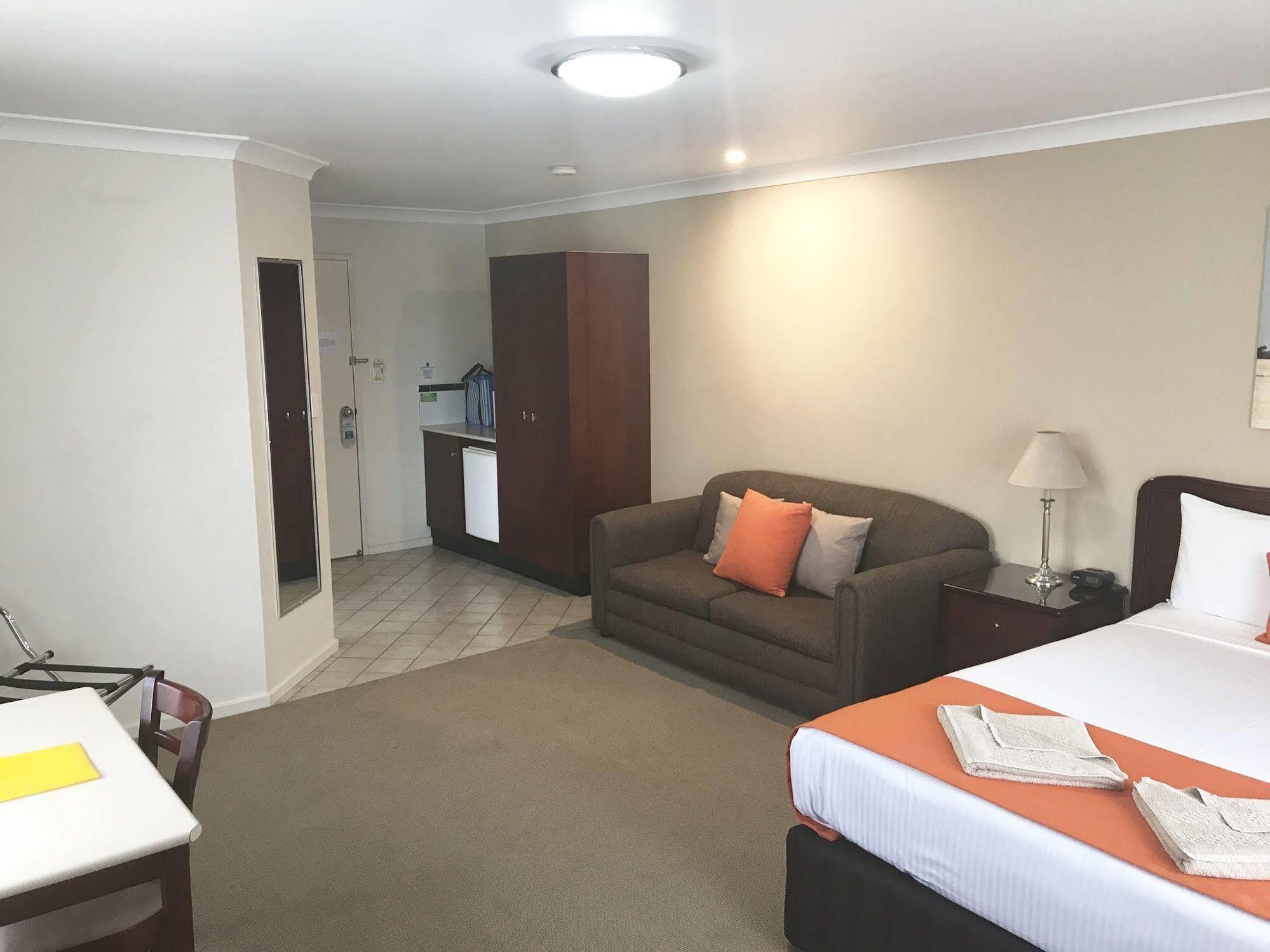 Endeavour Court Motor Inn Dubbo Exterior foto